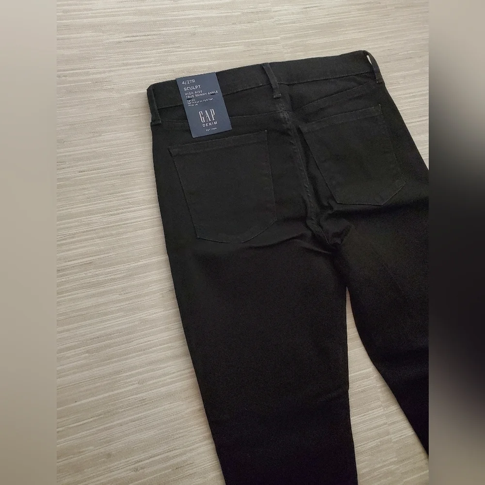 GAP High Rise Sculpt True Skinny Ankle Jeans RAW HEM Black Size 27/4 RT$99 NWT
